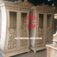 Almari Kaca Hias Biola Karya Jepara