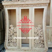 Almari Kaca Hias Biola Karya Jepara