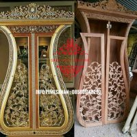 Almari Kaca Hias Biola Karya Jepara