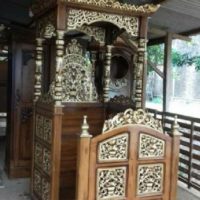 Mimbar Masjid Kubah Model Pintu Samping Murah Ukiran Kaligrafi