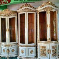 Lemari Pajangan Sudut Minimalis Kayu Jati Ukir Jepara